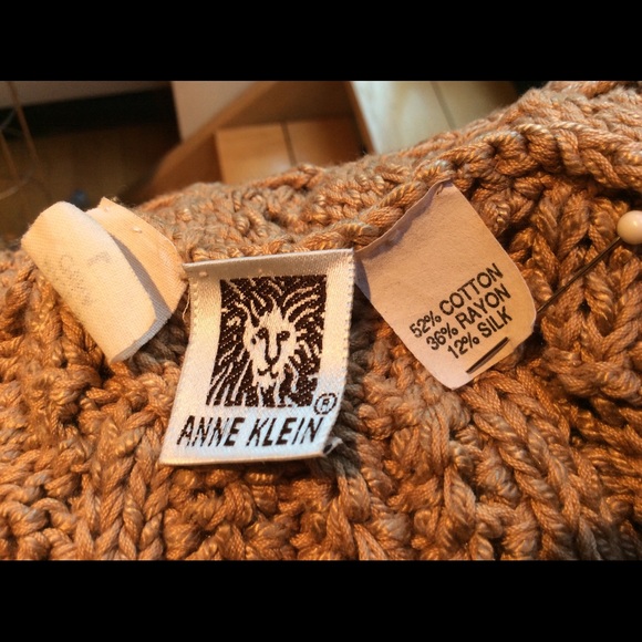 Sweater - Picture 4 of 4